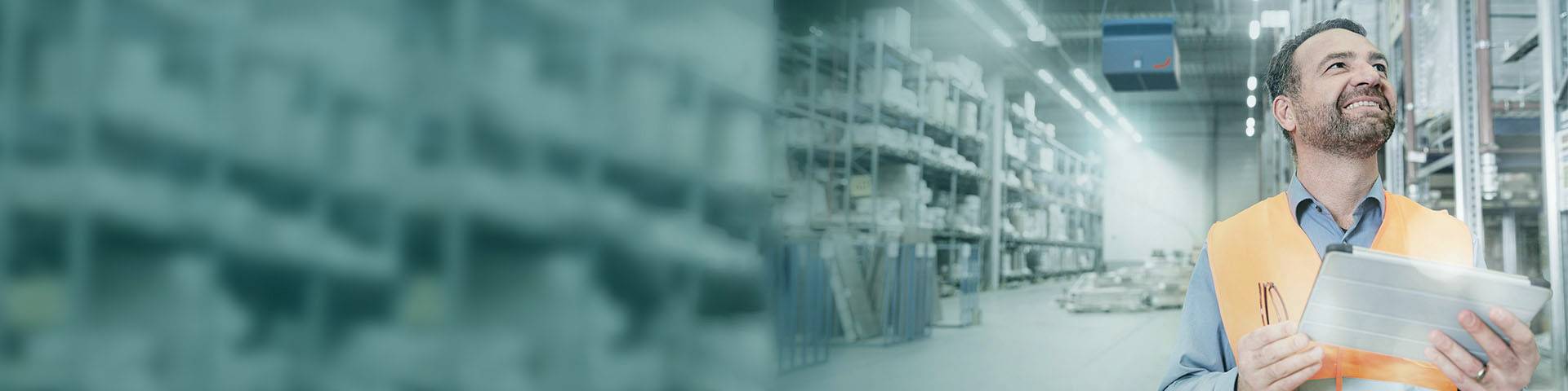 Service manager in a clean warehouse 