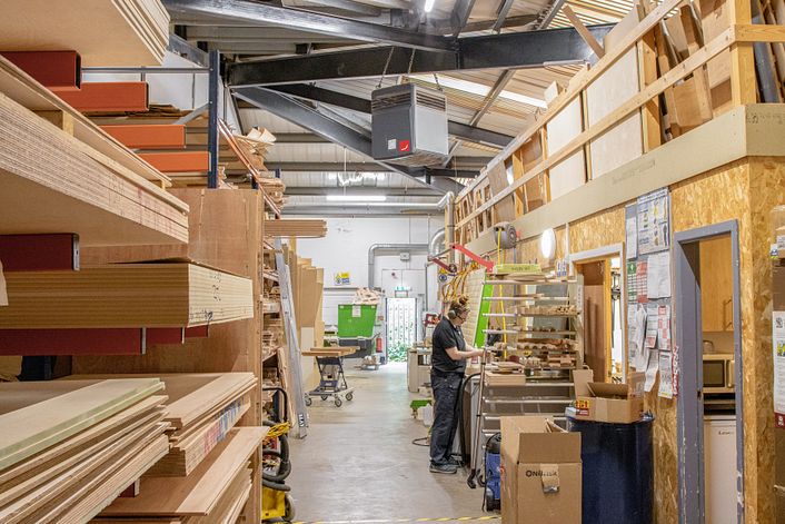 Industrial air purification system in a capentry workshop